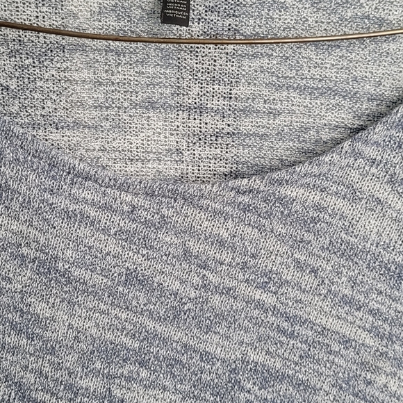 White House Black Market Top - Picture 2 of 3